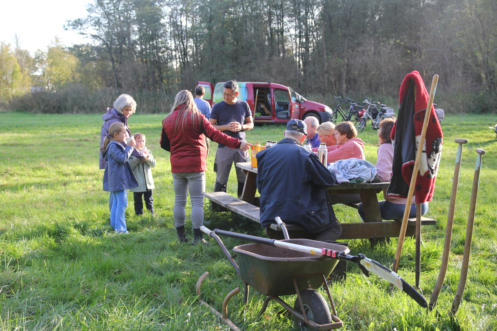 Vrijwilligersgroep in het oostrandpark